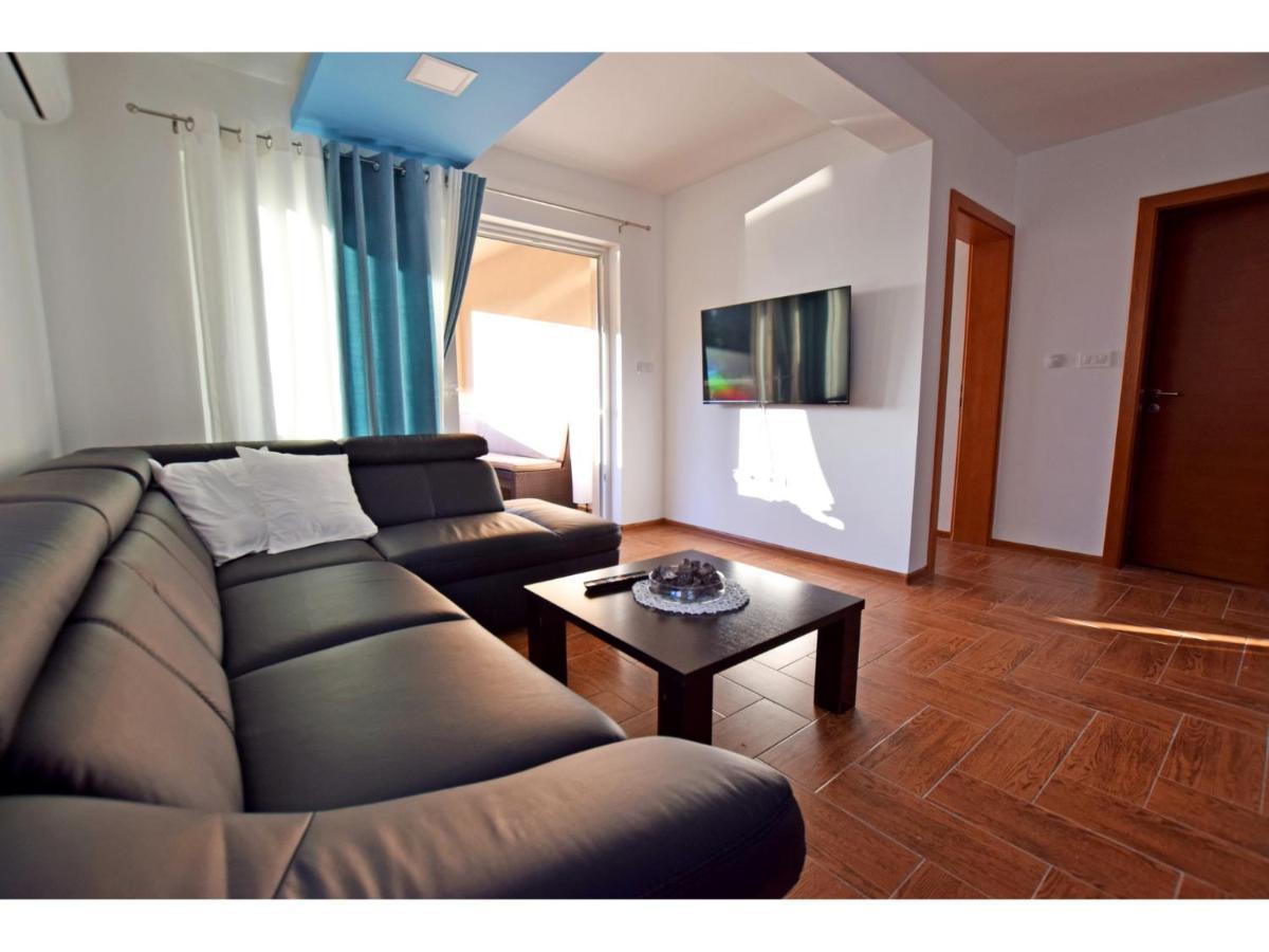 Apartment Dinko Rovanjska Esterno foto