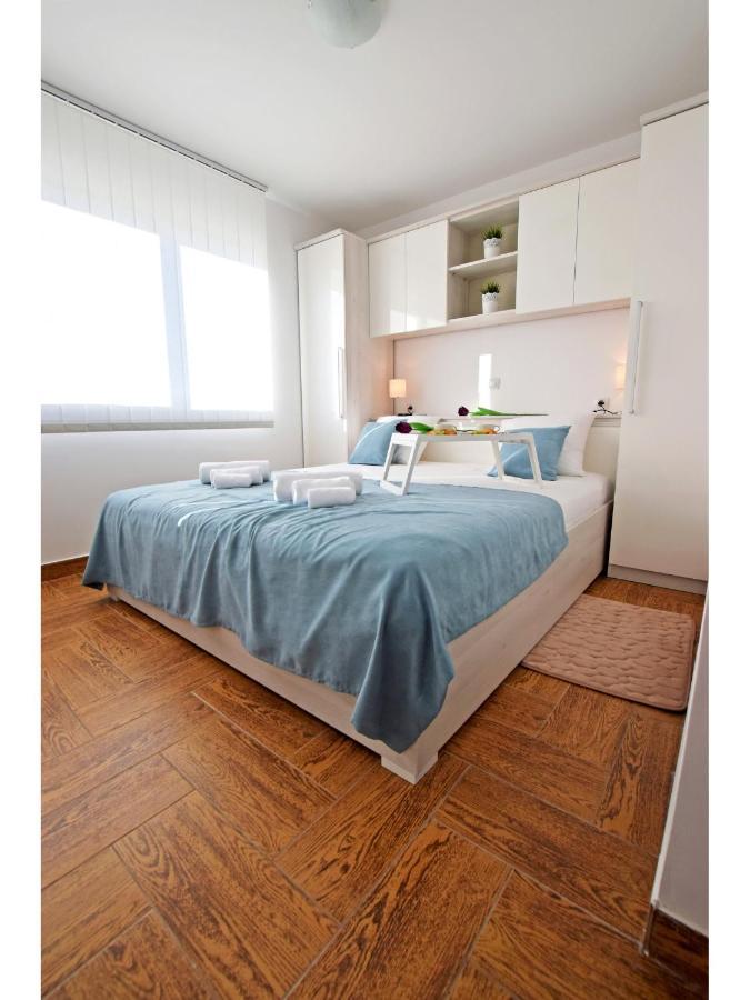 Apartment Dinko Rovanjska Esterno foto