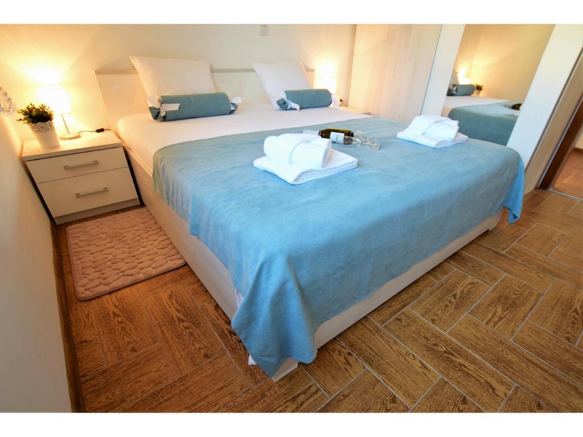 Apartment Dinko Rovanjska Esterno foto