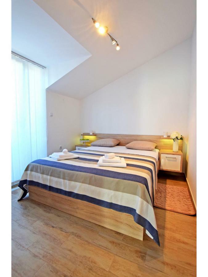 Apartment Dinko Rovanjska Esterno foto