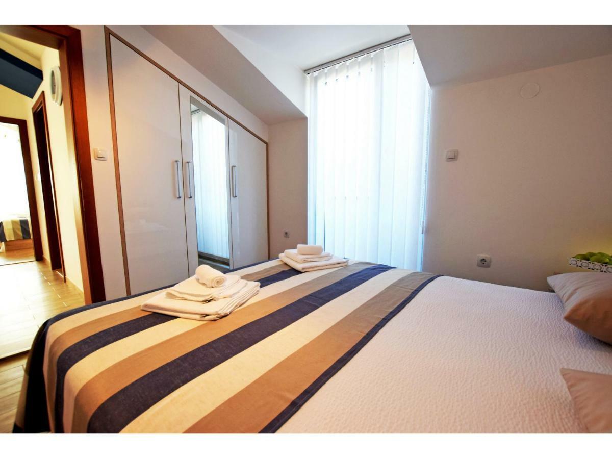 Apartment Dinko Rovanjska Esterno foto